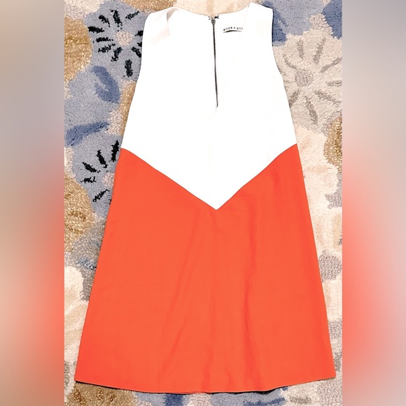 Alice + Olivia Sleeveless Maya Trumpet Silhouette Chevron Color Block Mini Dress - Picture 3 of 9